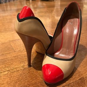 Giuseppe Zanotti Biege pumps with a patent leather red toe and wood heel detail.